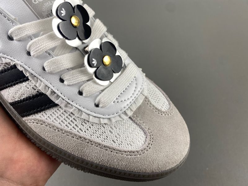 Samba OG Lace Flower IH3371