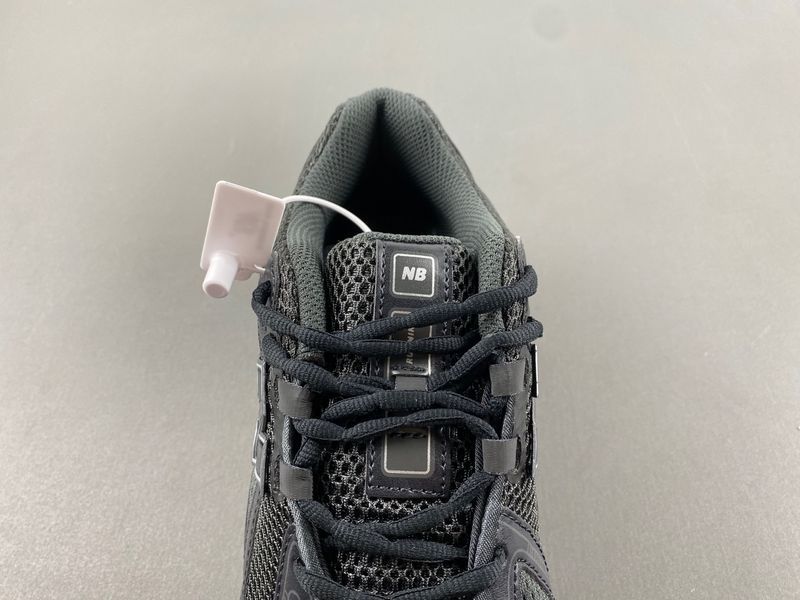 New Balance 1906R Black Metallic Silver  M1906RJB