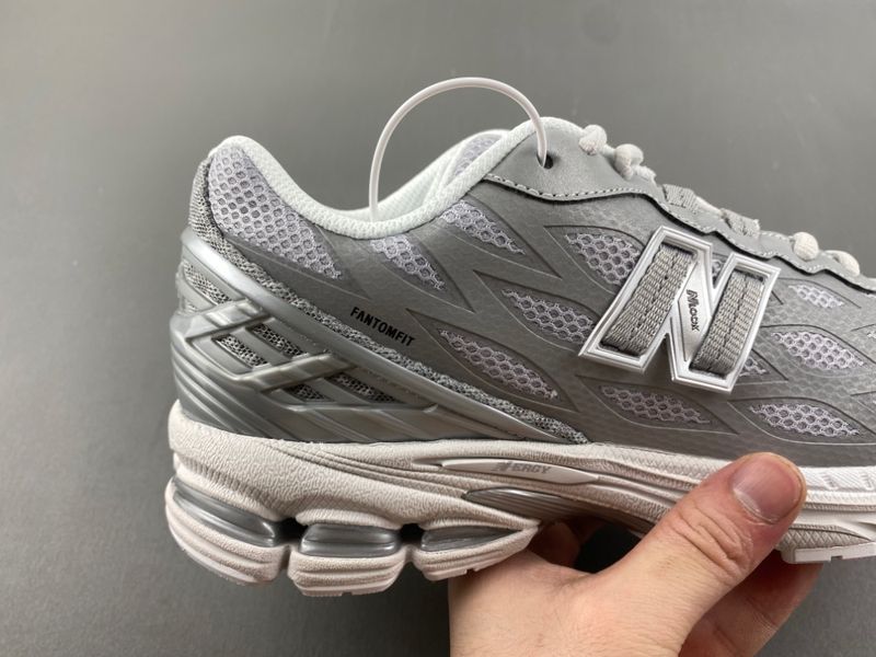 New Balance 1906W Silver Metallic  U1906WFE