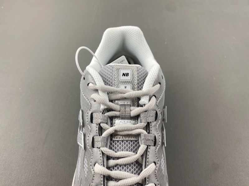 New Balance 1906W Silver Metallic  U1906WFE