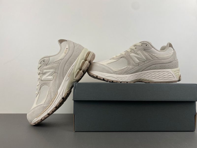 New Balance 2002R Beige M2002RHX