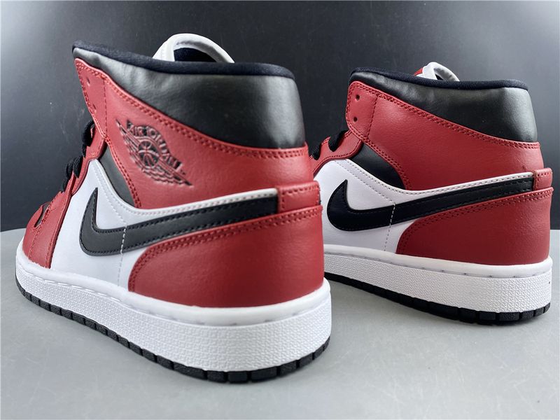 Air Jordan 1 Mid Chicago Toe 554724-069