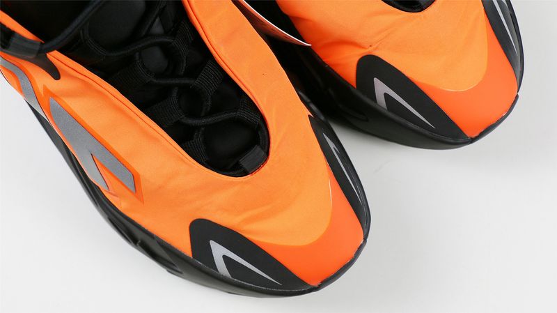 Yeezy Boost 700 MNVN