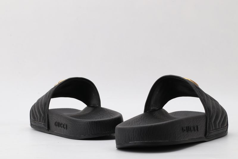 G*cci Sandals