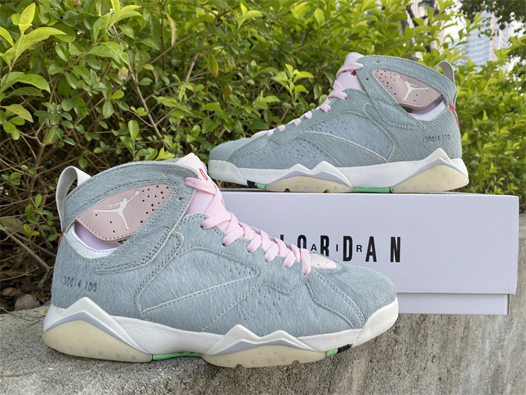 Air Jordan 7 Retro Neutral Grey  CT8528-002