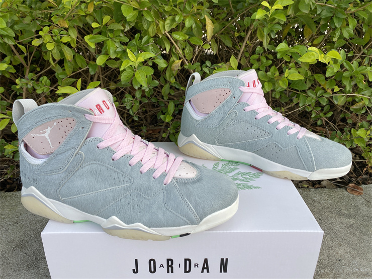 Air Jordan 7 Retro Neutral Grey  CT8528-002