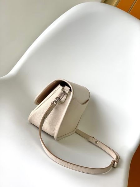 L*ouis V*uitton Crossbody bag Top Quality HT 20231011-83 24.5 x 15.5 x 9cm