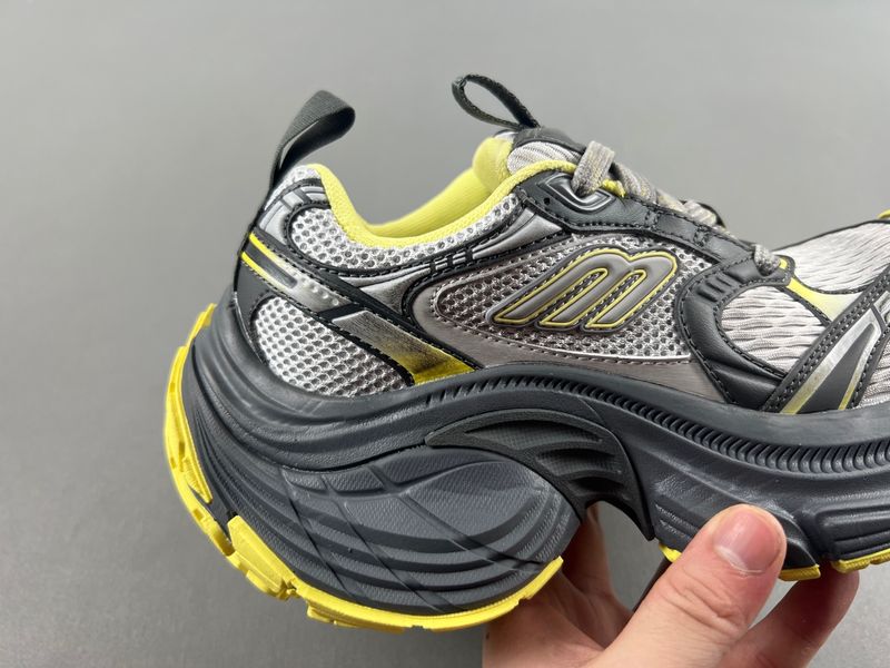B*alenciaga Cargo AM 20241010-6