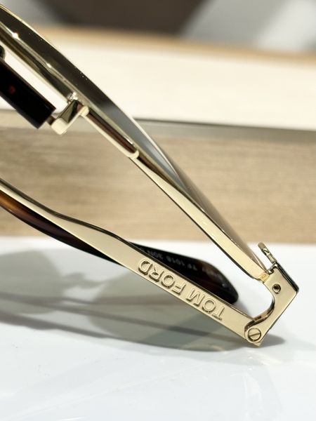 T*om for  Glasses Top XX 20250113-46