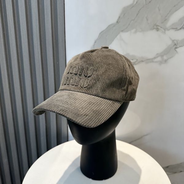 M*iuMiu  Hats Top XX20250411-11