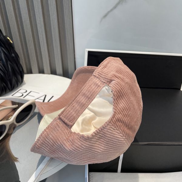 M*iuMiu  Hats Top XX20250411-11