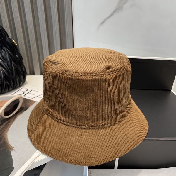 M*iuMiu  Hats Top XX20250411-12