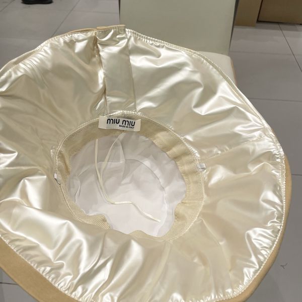 M*iuMiu  Hats Top XX20250411-17