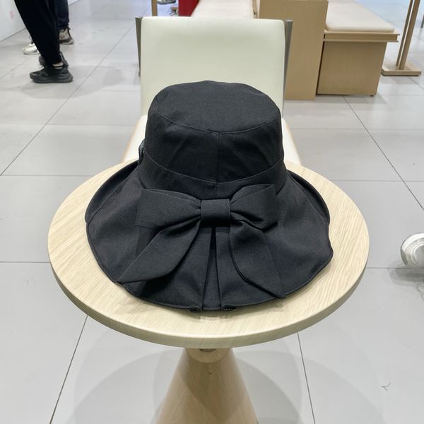 M*iuMiu  Hats Top XX20250411-17