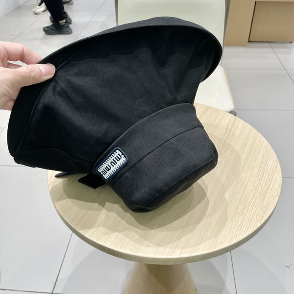 M*iuMiu  Hats Top XX20250411-17