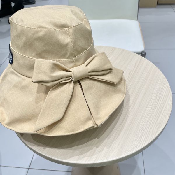 M*iuMiu  Hats Top XX20250411-17