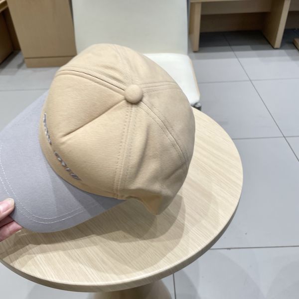 M*iuMiu  Hats Top XX20250413-42