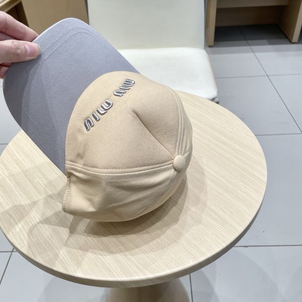 M*iuMiu  Hats Top XX20250413-42
