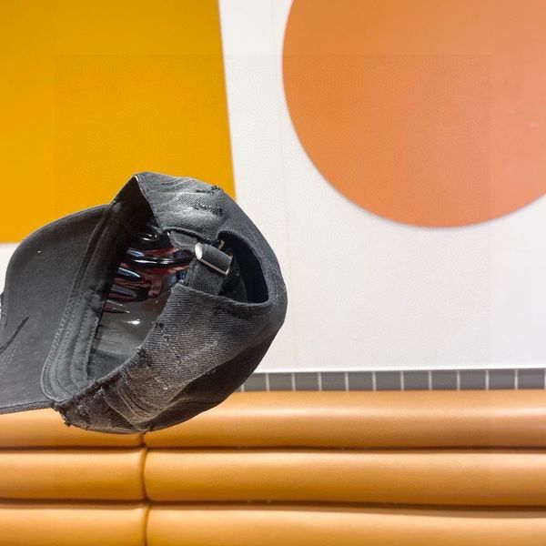 C*hanel  Hats Top XX20250413-50