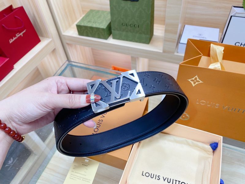 L*ouis V*uitton Belts Top Version