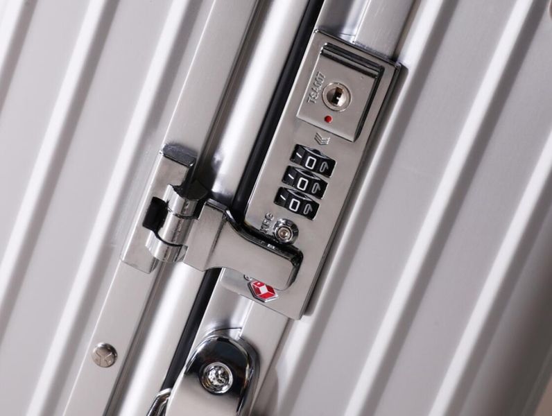 Luggage ask price on whatsapp